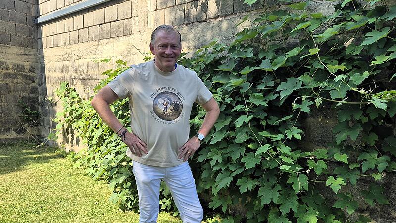 Christian St&uuml;tzinger pr&auml;sentiert das offizielle Freischie&szlig;en-Fanshirt 2026
