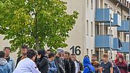 „Die Menschen im Ankerzentrum stehen ständig Schlange – für einen Arztschein, für Kleidermarken, für einen Deutsch-Kurs“, sagt Pfarrerin Mirjam Elsel.