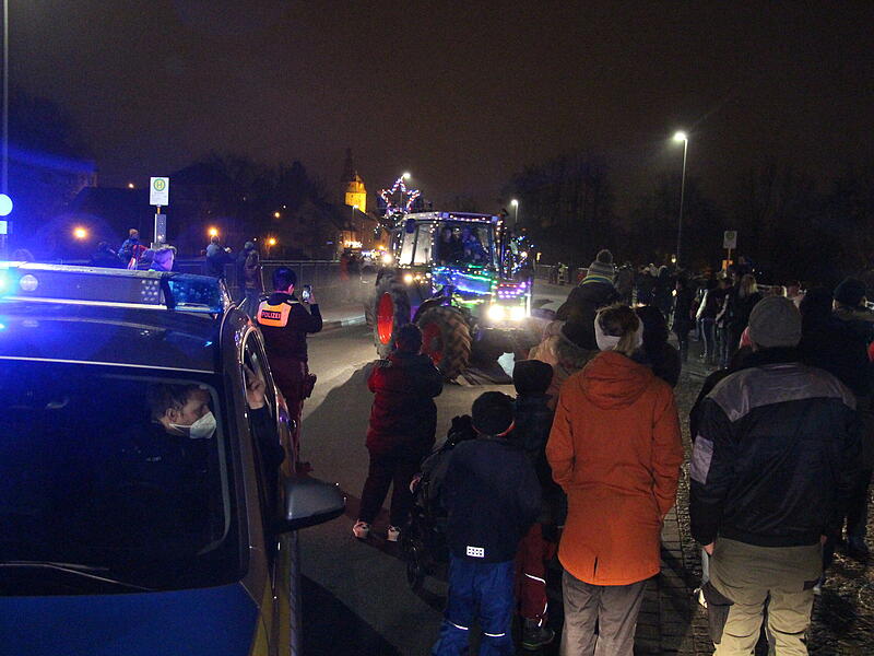 Weit &uuml;ber 50 Landwirte aus der ganzen Region setzten in H&ouml;chstadt ein beeindruckendes Zeichen des Frohsinns.