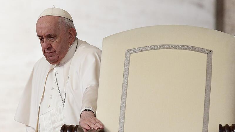 Papst Franziskus bei der  Generalaudienz auf dem Petersplatz