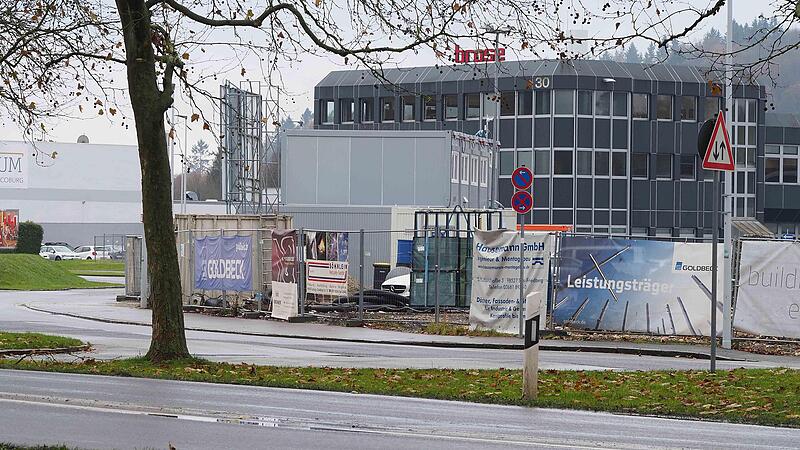 Der Automobilzulieferer Brose erweitert derzeit im Coburger Süden seine Betriebsstätte. Deshalb will die Firma die Dieselstraße erwerben. Der Automobilzulieferer Brose erweitert derzeit im Coburger Süden seine Betriebsstätte. Deshalb will die Firma die Dieselstraße erwerben.