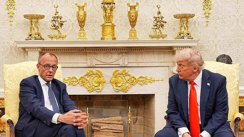 US-Pr&auml;sident Donald Trump (r.) empfing Kanzler Friedrich Merz (CDU) im Oval Office im Wei&szlig;en Haus zum ersten Treffen &ndash; und es lief gut. Warum es f&uuml;r Merz diesmal so schwierig wird, erkl&auml;rt unser Autor Peter M&uuml;ller.
