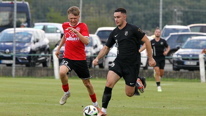 Lukas Witterauf (am Ball) traf zuletzt beim TSV Mönchröden zum Ausgleich, dennoch musste sich der TSV Schammelsdorf mit 1:2 geschlagen geben.