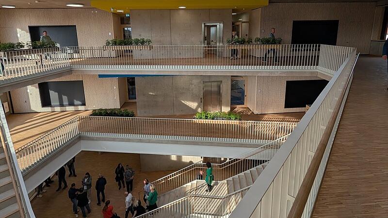 Am Freitag, 17. April, ist in Neunkirchen am Brand der Grundschulneubau er&ouml;ffnet worden.