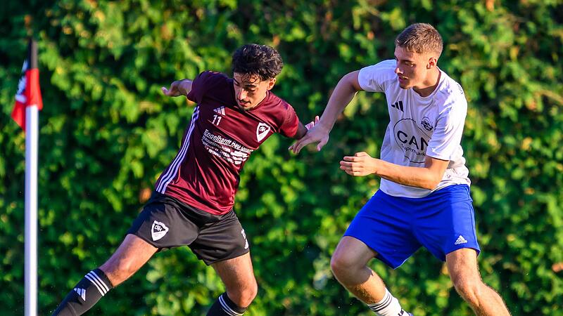 Die Oesdorfer um Yusef Omar (l.) haben die SGV N&uuml;rnberg-F&uuml;rth am Mittwoch mit 1:0 bezwungen. Sportfoto ZinkForchheim & Fr&auml;nkische Schweiz