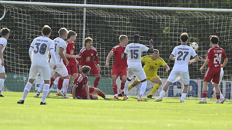 Das Hinspiel Mitte Juli entschied der SC Sylvia Ebersdorf (weiße Trikots) mit 1:0 gegen den FC Coburg für sich. Das Hinspiel Mitte Juli entschied der SC Sylvia Ebersdorf (weiße Trikots) mit 1:0 gegen den FC Coburg für sich.