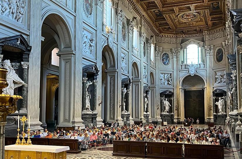 Vesper in der Lateran-Basilika Vesper in der Lateran-Basilika