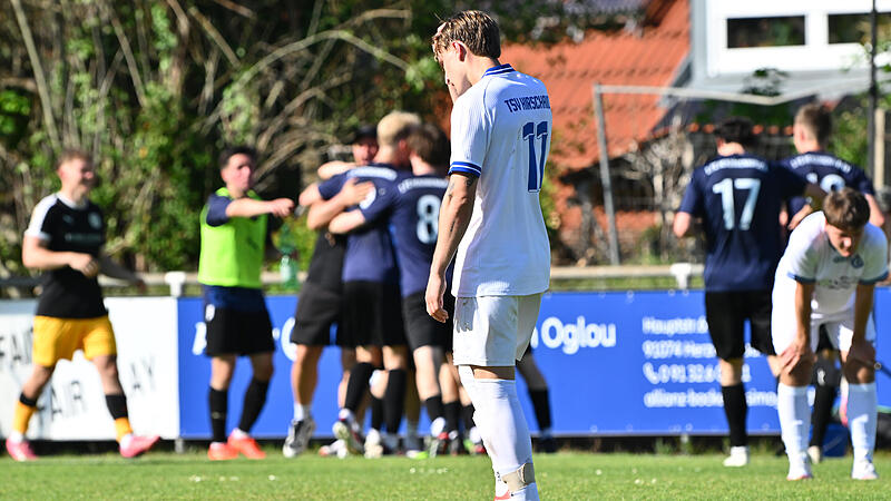 Marco Amling hat kurz vor Schluss das 2:0 für seinen FC Herzogenaurach besorgt. Der TSV Hirschaid bleibt damit Bezirksligist. Marco Amling hat kurz vor Schluss das 2:0 für seinen FC Herzogenaurach besorgt. Der TSV Hirschaid bleibt damit Bezirksligist.