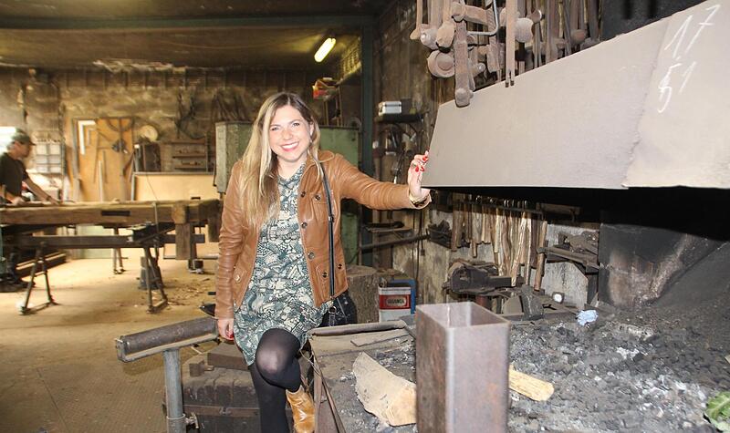Ort ihrer Kindheit: Claudia Belzer besucht die Schmiede ihres Vaters. Ort ihrer Kindheit: Claudia Belzer besucht die Schmiede ihres Vaters.