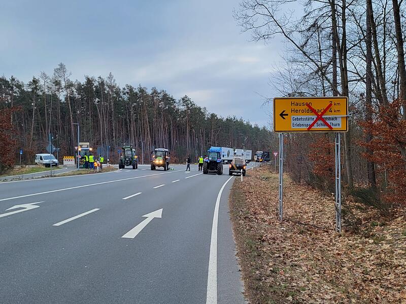 Straßenblockade am 8. Januar 2024 beim HemhofenStraßenblockade am 8. Januar 2024 beim Hemhofen