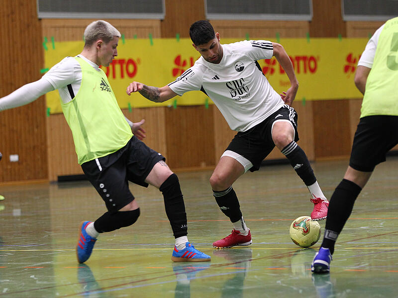 Der SC Sylvia Ebersdorf (in den gelben Trikots)  tritt auch dieses Jahr bei der Hallenkreismeisterschaft an.