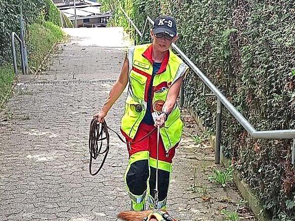 Beim Mantrailing verfolgen die Hunde die Geruchsspur einer bestimmten Person. Rettungshundestaffel ASB Fr&auml;nkische Schweiz