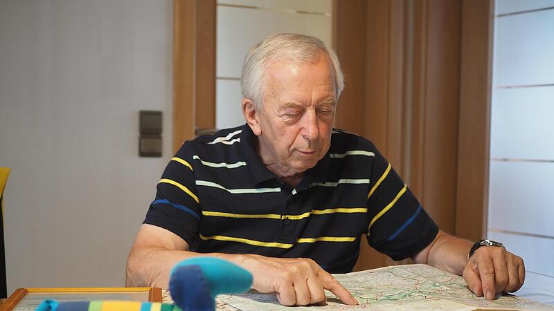 Dieter Hofmann hat alles behalten, was ihn an den Olympischen Fackellauf 1972 erinnert, bei dem er mit einer Z&uuml;ndapp mitgefahren ist.