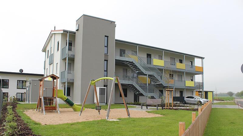 So sieht der moderne soziale Wohnungsbau in Knetzgau aus. Zehn helle und freundliche Wohnungen f&uuml;r Menschen und Familien mit kleinem Geldbeutel.