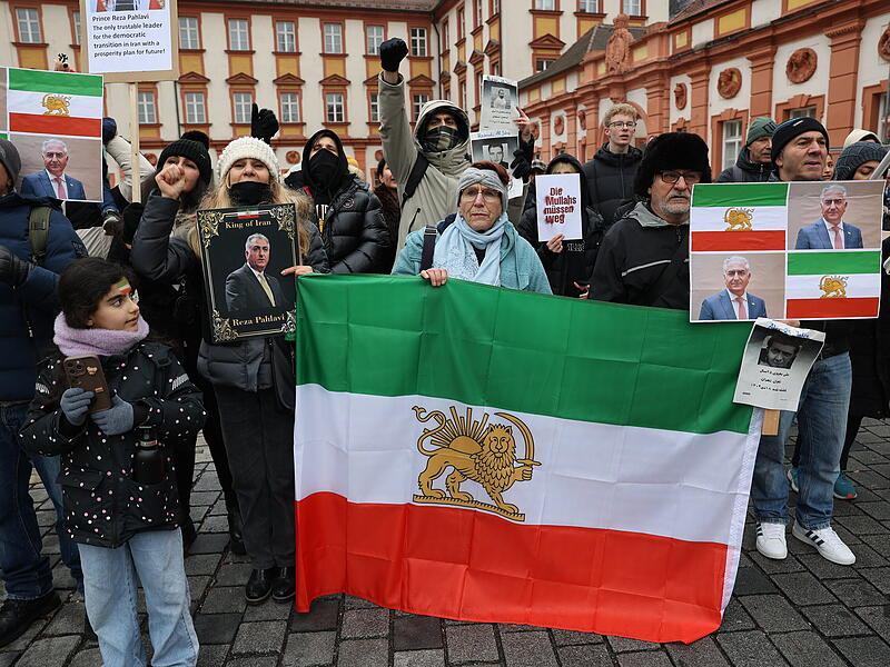 Klare Kampfansage: Die Mullahs m&uuml;ssen weg! Prinz Reza Pahlavi soll Iran in die Freiheit f&uuml;hren.