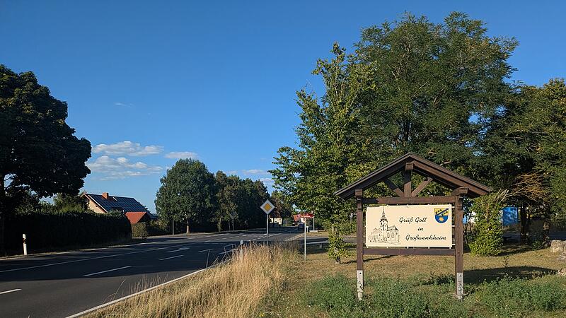 Einfahrt in den Ort Gro&szlig;wenkheim