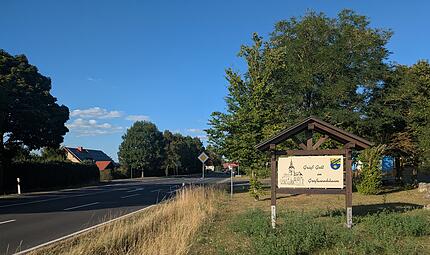 Einfahrt in den Ort Gro&szlig;wenkheim