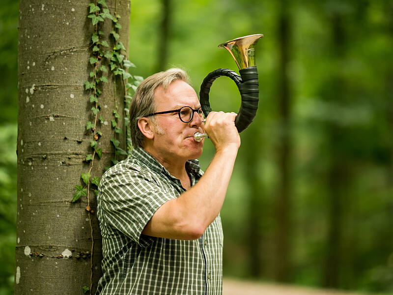 Heinrich Freiherr von P&ouml;lnitz bl&auml;st JagdhornHeinrich Freiherr von P&ouml;lnitz erhielt den Bayerischen Staatspreis f&uuml;r vorbildliche Waldwirtschaft