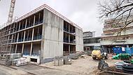 Für die Erweiterung des Gymnasiums in Höchstadt sind heuer zehn Millionen Euro veranschlagt. Er ist Investitionsschwerpunkt des Haushalts. Dienstag wird Richtfest gefeiert. Für die Erweiterung des Gymnasiums in Höchstadt sind heuer zehn Millionen Euro veranschlagt. Er ist Investitionsschwerpunkt des Haushalts. Dienstag wird Richtfest gefeiert.