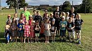 28 Kinder haben bei der Ferienolympiade des Schützenvereins Almrausch mitgemacht. Das Foto zeigt sie mit 1. Jugendleiterin Heike Kohlhepp und 2. Jugendleiterin Annika Martin. 28 Kinder haben bei der Ferienolympiade des Schützenvereins Almrausch mitgemacht. Das Foto zeigt sie mit 1. Jugendleiterin Heike Kohlhepp und 2. Jugendleiterin Annika Martin.