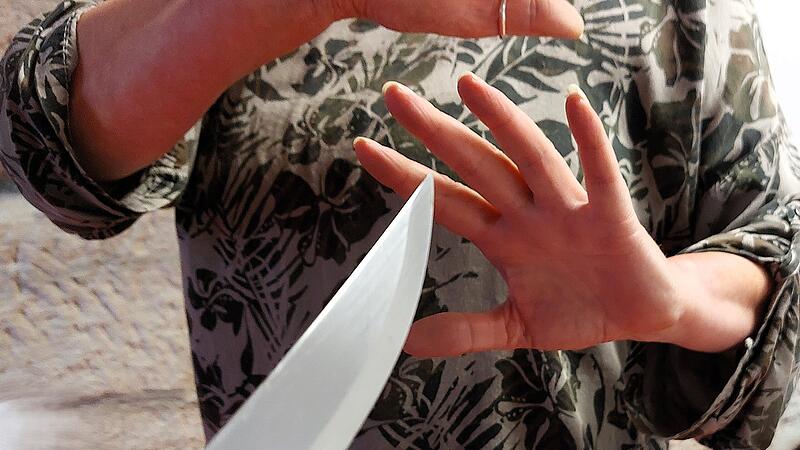 Ein 78-j&auml;hriger soll seine Frau in Pressig mit einem Messer erstochen haben.Blasrohrschie&szlig;en bei der SG Kronach