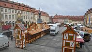 Eigentlich sollte der Weihnachtsmarkt am 23. November starten. Jetzt müssen die Schausteller wieder abbauen. Eigentlich sollte der Weihnachtsmarkt am 23. November starten. Jetzt müssen die Schausteller wieder abbauen.
