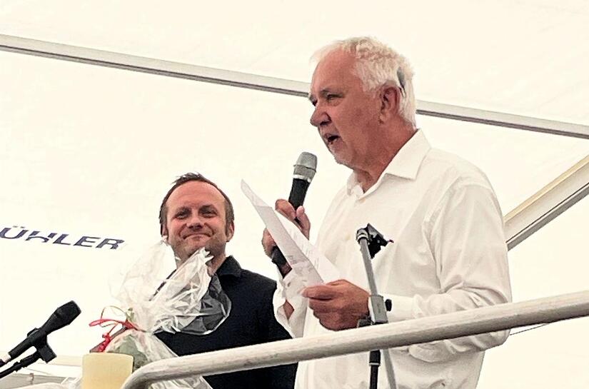 Quasi letzte Amtshandlung: Martin Gehring (rechts) bei der Vorstellung seines Nachfolgers Peter Rödelmaier Quasi letzte Amtshandlung: Martin Gehring (rechts) bei der Vorstellung seines Nachfolgers Peter Rödelmaier