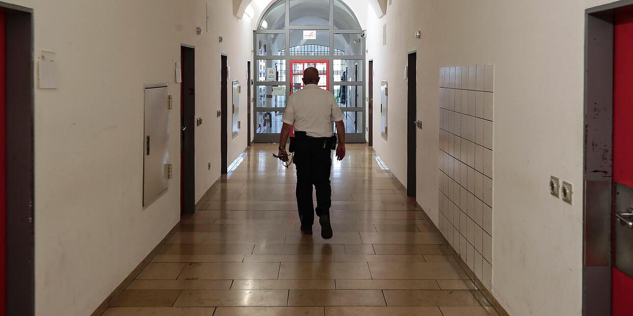 Ein Besuch in der JVA Bamberg im Sand zeigt, warum ein Neubau dringend