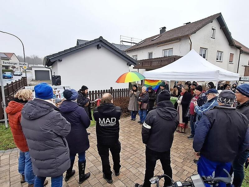 Viel Zuspruch erhielt die Gegenkundgebung des Grünen-Ortsverbands Oberaurach am Samstag in Kirchaich. Viel Zuspruch erhielt die Gegenkundgebung des Grünen-Ortsverbands Oberaurach am Samstag in Kirchaich.