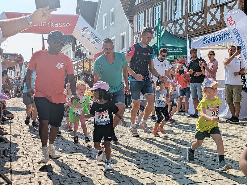 Samstag Kinderläufe Fränkische Schweiz Marathon 2024 Samstag Kinderläufe Fränkische Schweiz Marathon 2024