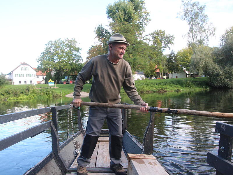 Fähre Nedensdorf Gerhard Edelmann Gerhard Edelmann auf dem Fluss.