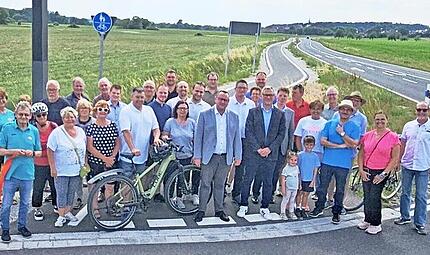 Die B&uuml;rgermeister Hirschaid und Frensdorf sowie die jeweiligen Marktgemeinder&auml;te er&ouml;ffneten den neuen Radweg.