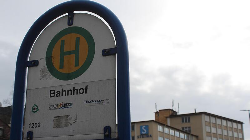 Wer an dieser Haltestelle steht, wartet vergeblich. Die Linie 1202 kann wegen Personalausf&auml;llen nicht fahren.