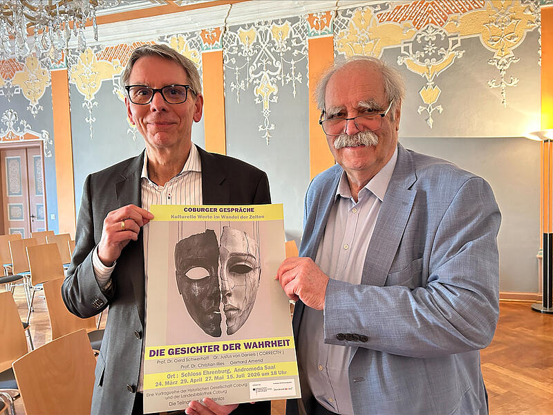 Dr. Sascha Salatowsky (links), Leiter der Landesbibliothek Coburg, und Prof. Dr. Gert Melville, Vorsitzender der Historischen Gesellschaft, haben die Vortragsreihe organisiert.