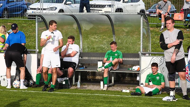 Die Gesichter der Neukenrother Spieler dr&uuml;cken klar die Entt&auml;uschung aus, als das Kreispokalfinale im Mai gegen den TSV Staffelstein verloren war. Auch in der Bezirksliga laufen die Spiele gegen die Badst&auml;dter nicht optimal. Das soll sich nun &auml;nde...