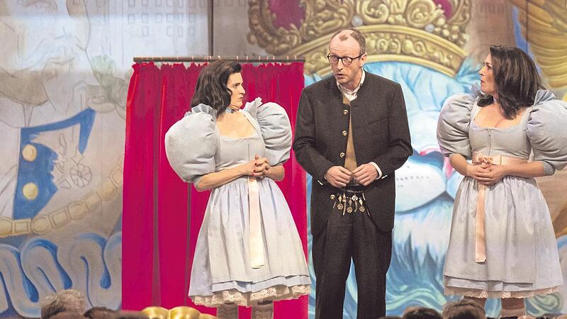 Eli Wasserscheid (links) als Unionsfraktions-Vize Dorothee B&auml;r und Judith Toth als bayerische Landwirtschaftsministerin Michaela Kaniber flankieren den Deb&uuml;tanten: David Zimmerschied als CDU-Chef Merz.   