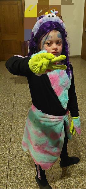 Lea Heinlein in ihrem Kost&uuml;m der Garde