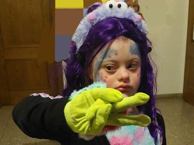 Lea Heinlein in ihrem Kost&uuml;m der Garde