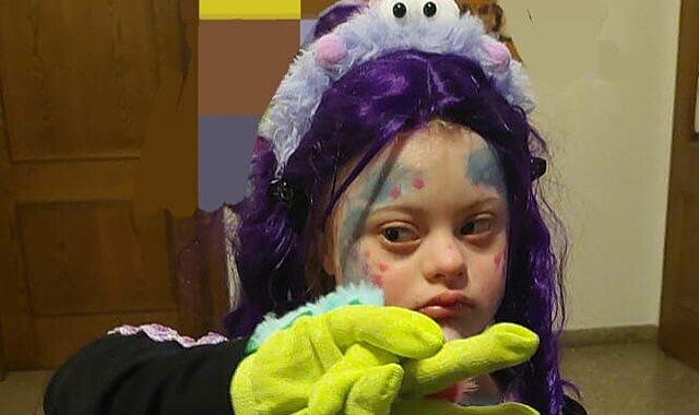 Lea Heinlein in ihrem Kostüm der Garde Lea Heinlein in ihrem Kostüm der Garde