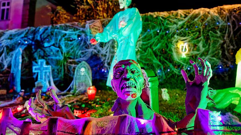 Das Halloween-Haus der Familie H&ouml;sch in Geisfeld (Landkreis Bamberg) verwandelt sich wieder in eine Grusellandschaft. F&uuml;r Samstag werden mehr als 1000 Besucher erwartet.
