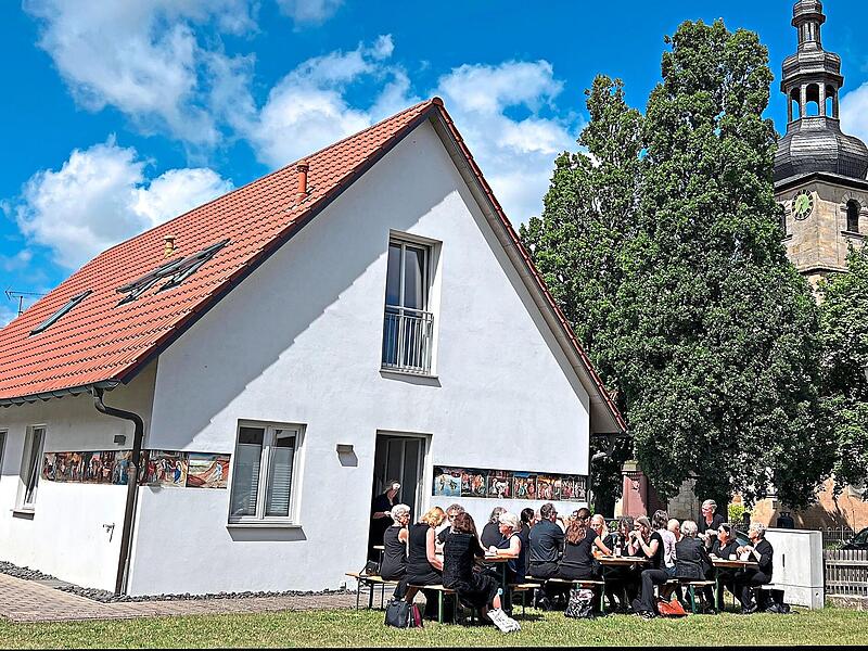 Gott k&ouml;nne satt machen im Herzen, meinte Pfarrerin Sonja von Aschen lud nach dem Gottesdienst zu dem, was dem Magen gut tut: Leberk&auml;se mit Kartoffelsalat.