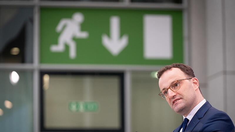 Warum jetzt der Stopp für Astrazeneca? Gesundheitsminister Jens Spahn findet nie den richtigen Ausweg aus der Pandemie. Warum jetzt der Stopp für Astrazeneca? Gesundheitsminister Jens Spahn findet nie den richtigen Ausweg aus der Pandemie.