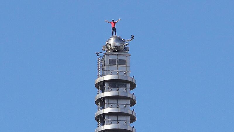 Freeclimber Honnold klettert auf Wolkenkratzer