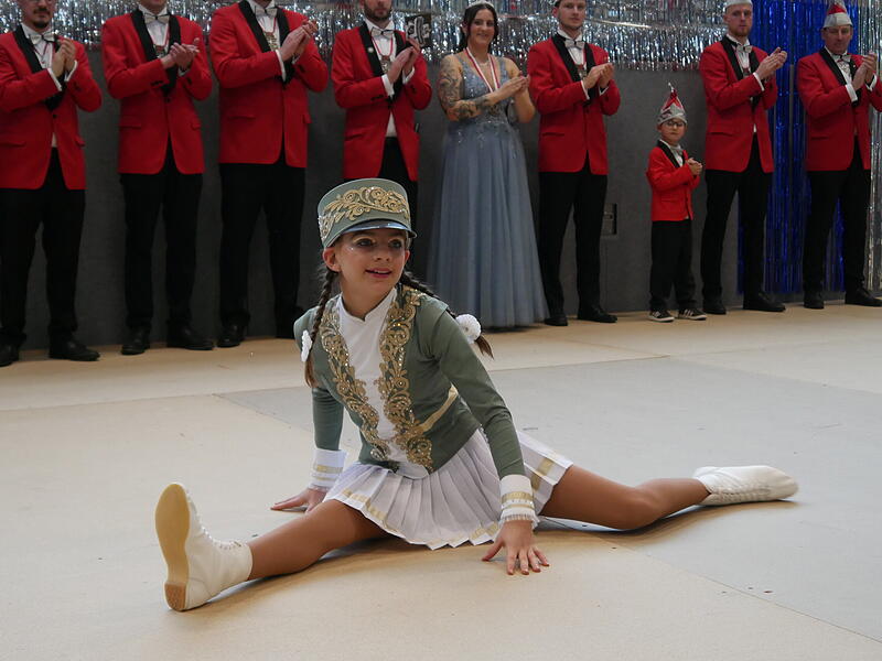 Tanzmariechen Helena Klein von Fidelia Reiterswiesen. Tanzmariechen Helena Klein von Fidelia Reiterswiesen.