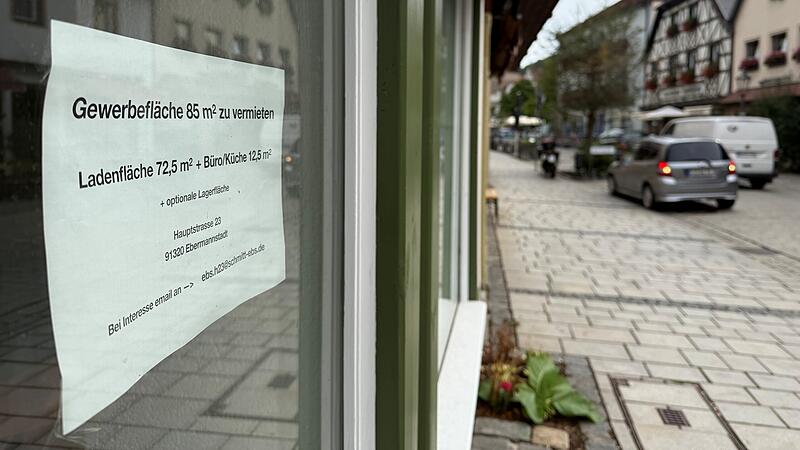 Schilder wie diese sieht man in Ebermannstadt derzeit h&auml;ufiger. Rund jede f&uuml;nfte Gewerbefl&auml;che in der Innenstadt steht gerade leer. Eine &Uuml;bersicht.