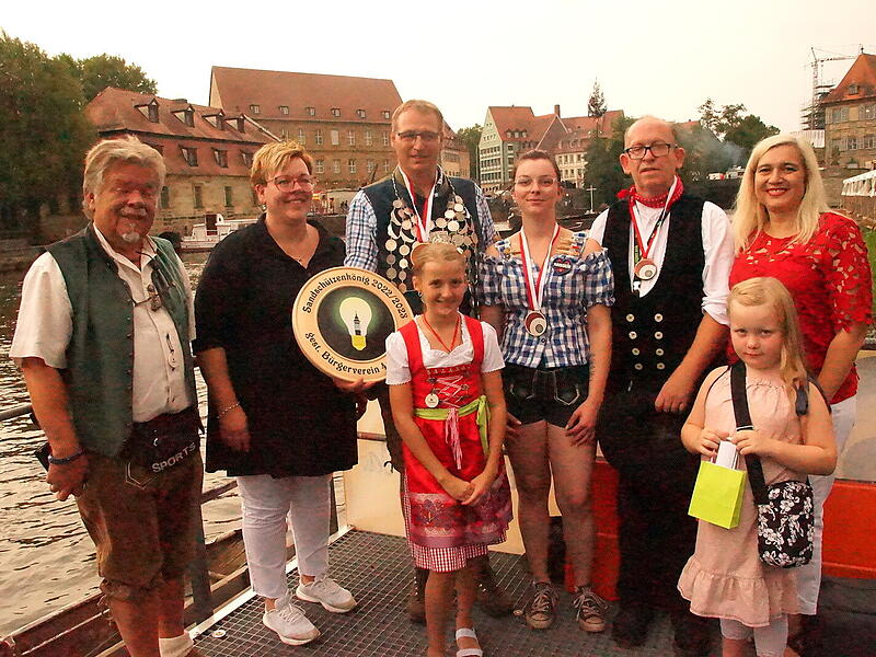 Proklamation der SchützenkönigeSandkerwa: Königsschießen und Kirchweihbaum-Aufstellen