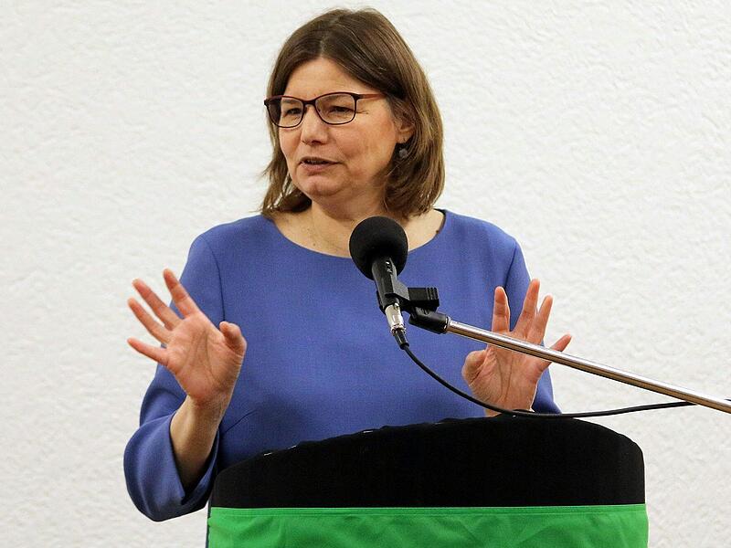 Manuela Rottmann wird den Nachmittag „Frauenpower im Rathaus“ mitgestalten. Manuela Rottmann wird den Nachmittag „Frauenpower im Rathaus“ mitgestalten.