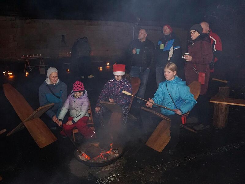 Bei Aktionen der Historischen Stadtwache Franken können Kinder etwa Stockbrot am Lagerfeuer zubereiten. Bei Aktionen der Historischen Stadtwache Franken können Kinder etwa Stockbrot am Lagerfeuer zubereiten.