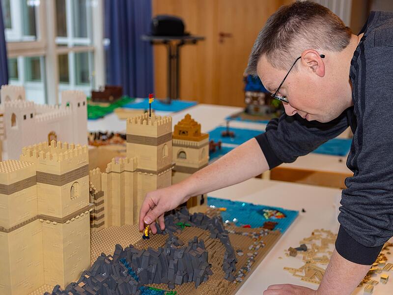 Kaplan Thomas Elbert ist leidenschaftlicher Legofan. Kaplan Thomas Elbert ist leidenschaftlicher Legofan.