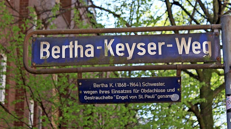In Hamburg wurde eine Straße nach ihr benannt, der Bertha-Keyser-Weg.
